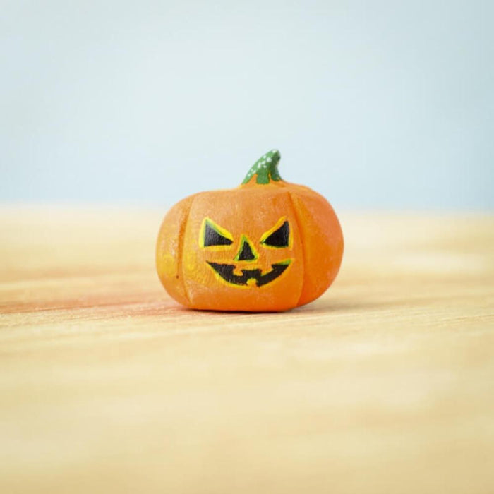 BumbuToys Small Wooden Halloween Spooky Pumpkin Figurine for Small World or Seasonal Table