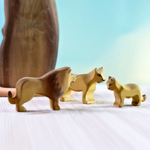BumbuToys Handcrafted Wooden Animal Lion Family from Australia