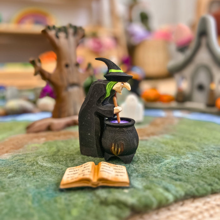 Bumbuoys Wooden Brewing Witch with Cauldron in Halloween-Inspired Small World Scene with Spooky Tree and Scared Black Cat in the Background