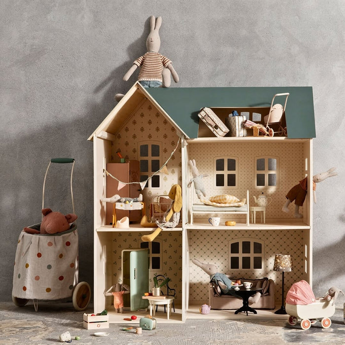 Model dolls house on sale